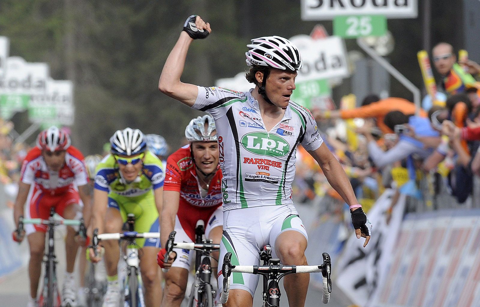 EL ITALIANO DANILO DI LUCA VENCE EN LA CUARTA ETAPA DEL GIRO, LA PRIMERA CON FINAL EN ALTO