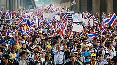 La primera ministra de Tailandia cede ante las protestas y anuncia elecciones