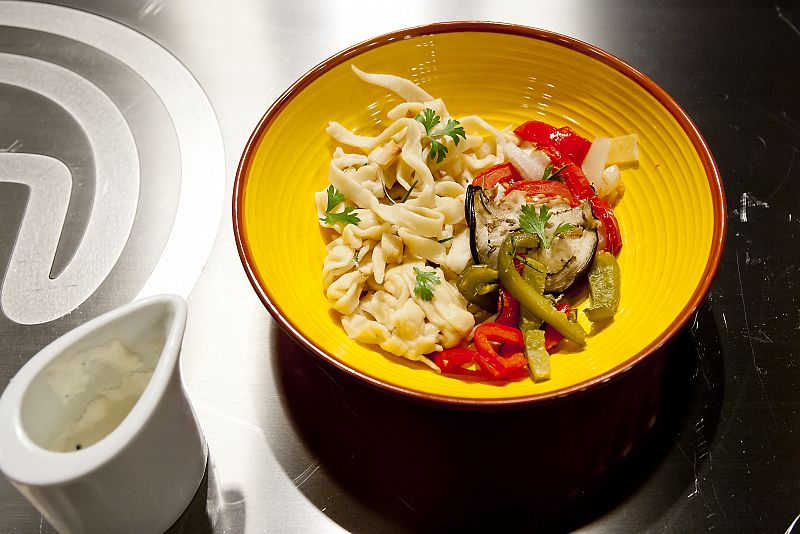 Tagliatelle con ratatouille y salsa dos quesos