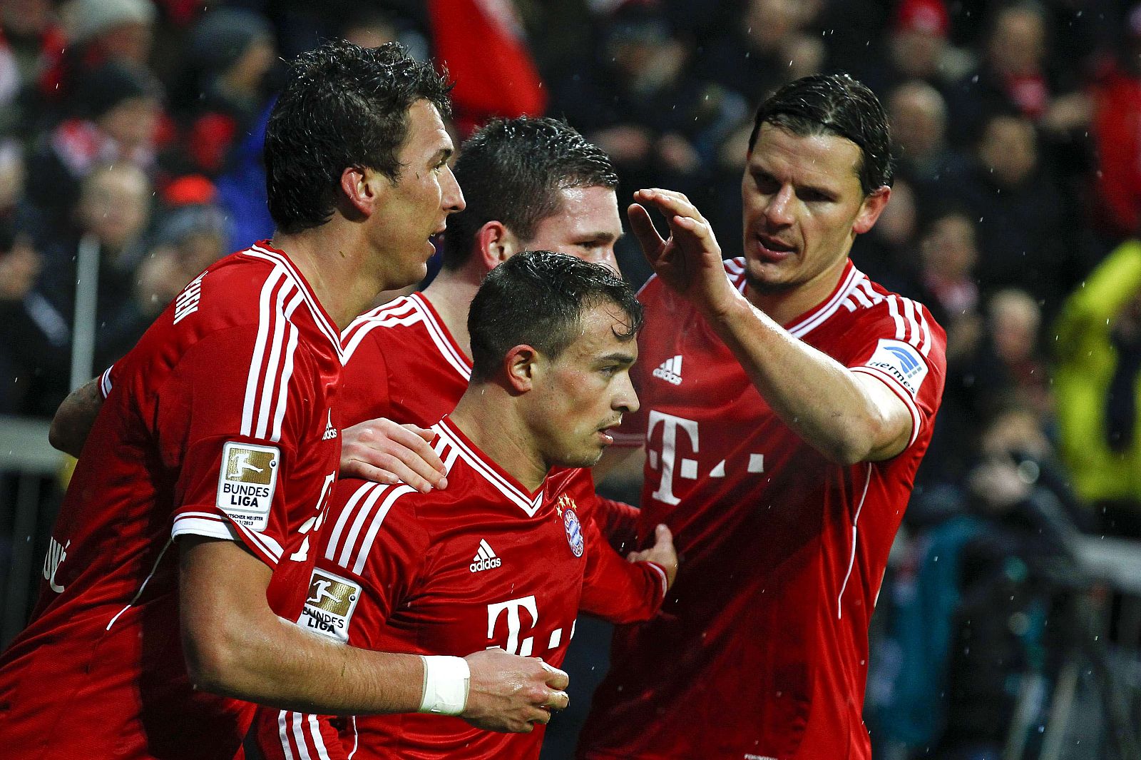 Bayern Munich's Mandzukic, Shaqiri, Hojbjerg and Buyten celebrate goal against Hamburger SV during German Bundesliga soccer match in Munich