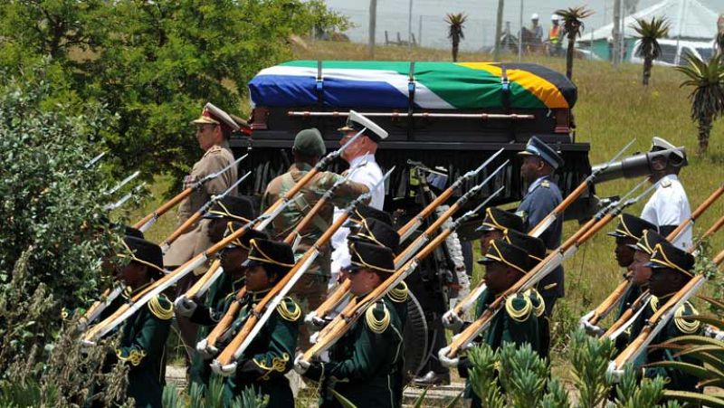 Nelson Mandela descansa ya en paz en Sudáfrica tras una vida de lucha 