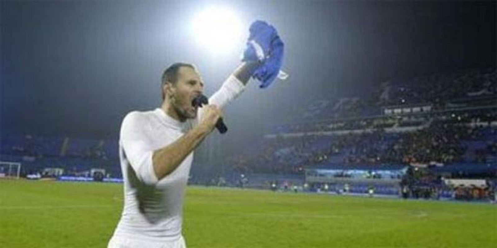 Imagen de Simunic junto a la grada tras el Croacia - Islandia.