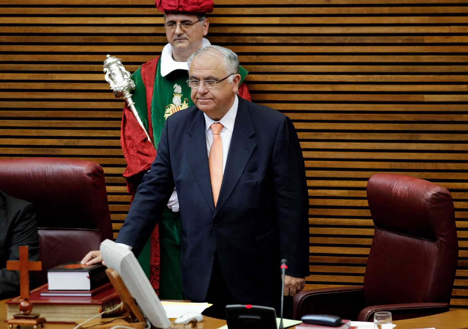 El presidente de las Cortes Valencianas Juan Cotino jura su cargo