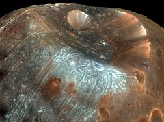La sonda Mars Express se acerca a solo 45 kilómetros de Fobos para medir su masa