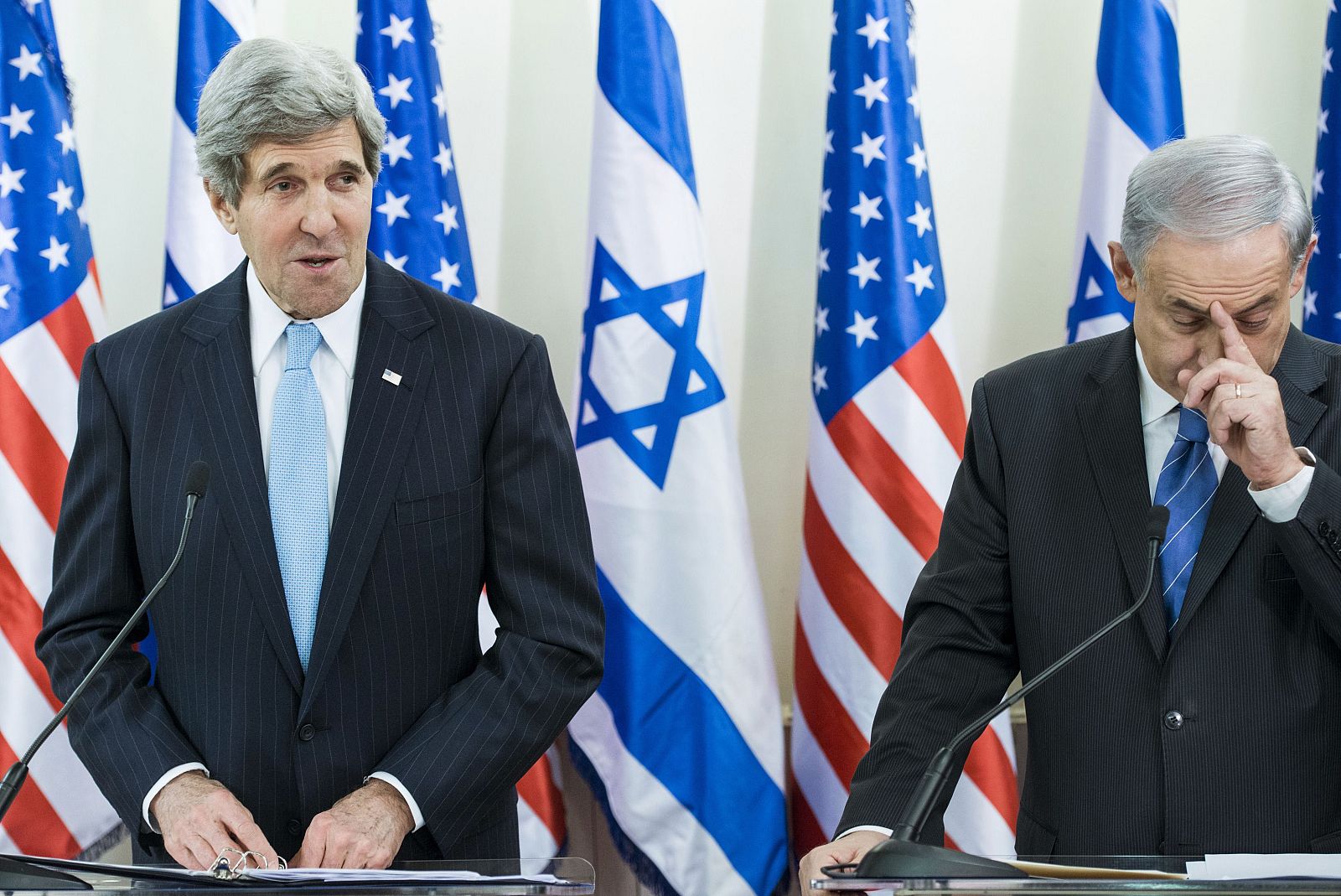 El secretario de Estado de EE.UU., John Kerry, el primer ministro israelí Benjamín Netanyahu