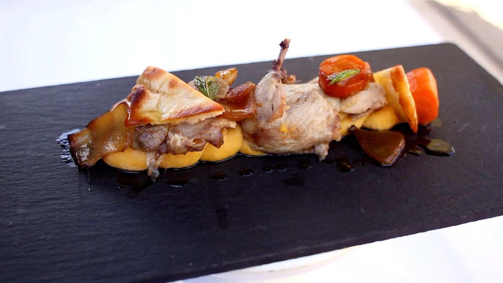 MasterChef Junior - Codorniz escabechada con hummus, costrones de pan de pita y hierbabuena