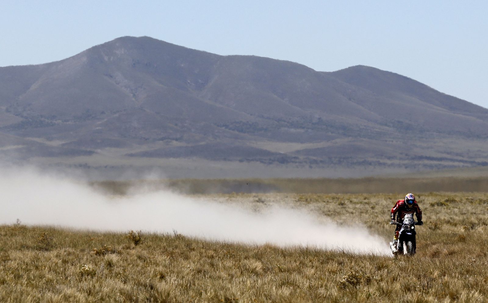 Cardona Vagnoni of Venezuela rides his KTM during the second stage of the Dakar Rally 2014 from San Luis to San Rafael