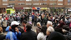 La concentración de vecinos de Burgos en el barrio de Gamonal impide reanudar las obras