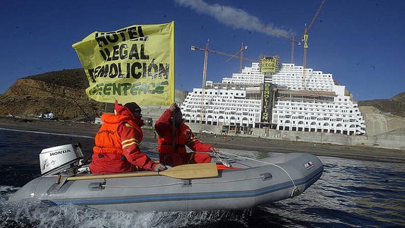 La Junta y el Estado piden confirmar la anulación de la licencia del hotel Algarrobico de Almería