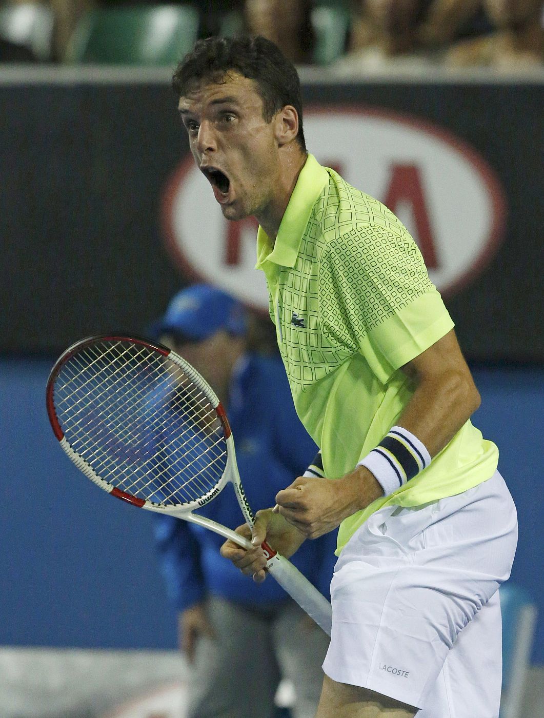 Roberto Bautista celebra un set ganado en el partido ante Del Potro