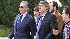 Abucheos a Miguel Blesa, que sale del juzgado protegido por los antidisturbios