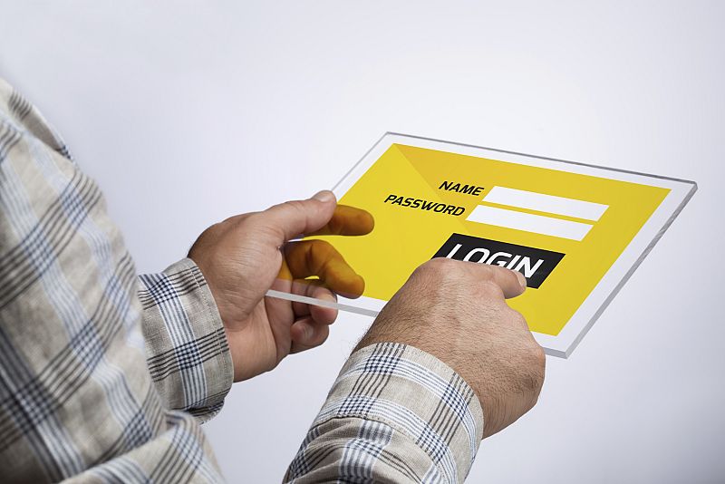 Protege tus datos empezando por tu móvil, navegador y las redes sociales