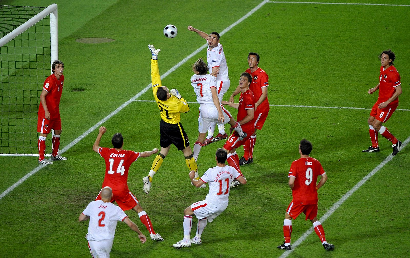 Austria empata con Polonia en el descuento