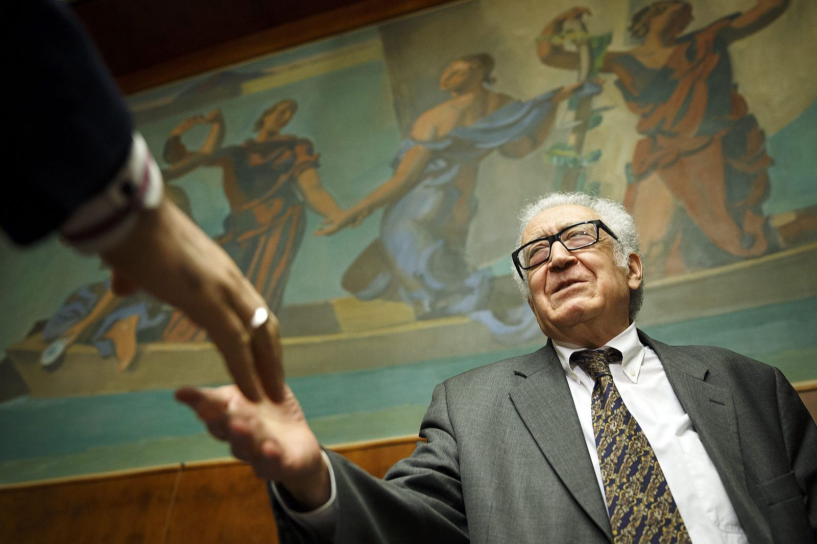 Las delegaciones sirias seguirán con las negociaciones pese a sus diferencias, afirma el mediador en el proceso, Lajdar Brahimi.