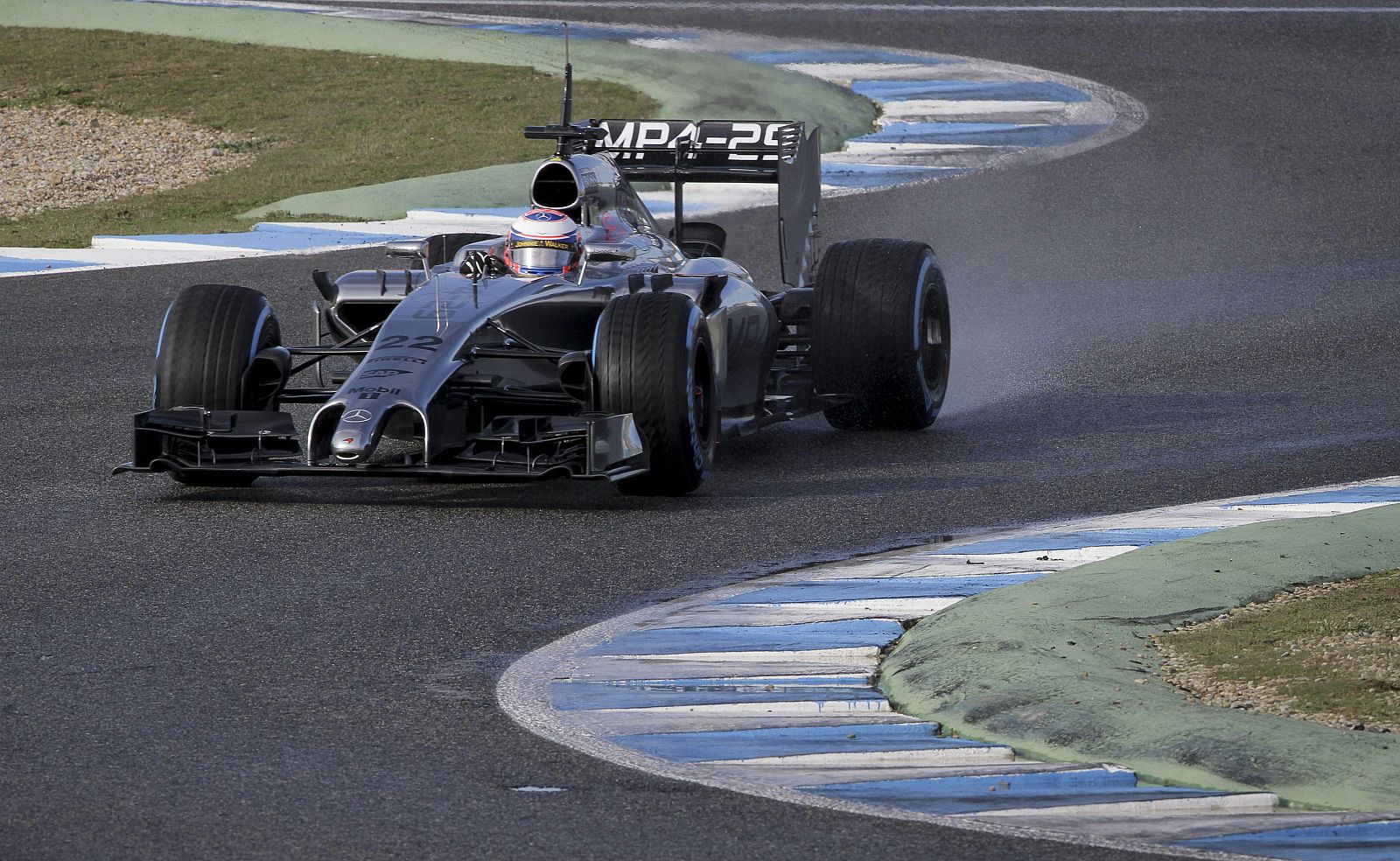 BUTTON RUEDA CON EL MONOPLAZA MP4-29 DE MCLAREN EN EL CIRCUITO DE JEREZ EN SEGUNDO DÍA ENTRENAMIENTOS