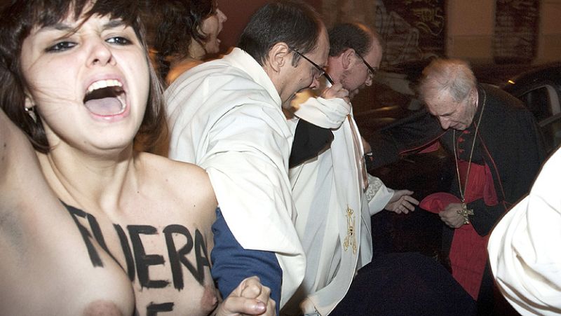 Cinco activistas de Femen abordan a Rouco Varela con gritos contra la reforma de la ley del aborto 