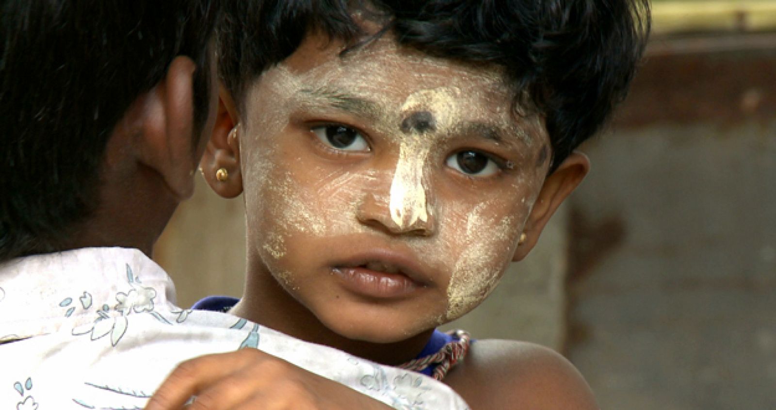 Una niña birmana