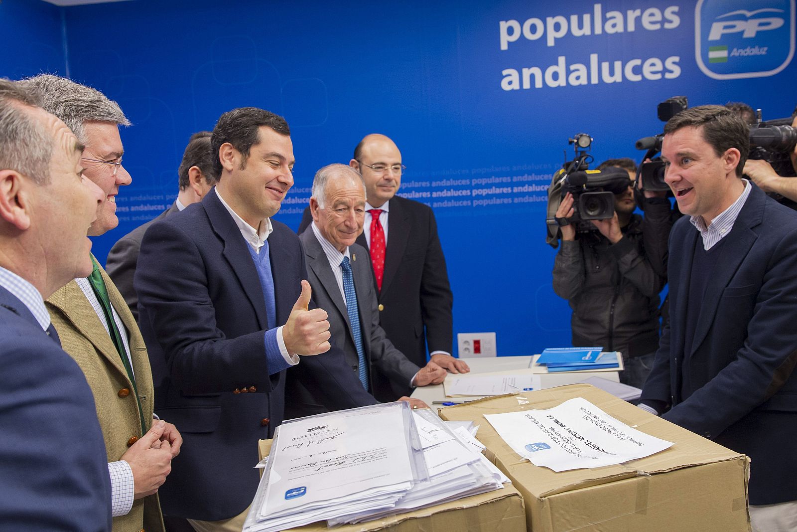 MORENO FORMALIZA CON 9.000 AVALES SU CANDIDATURA PARA LIDERAR EL PP-A