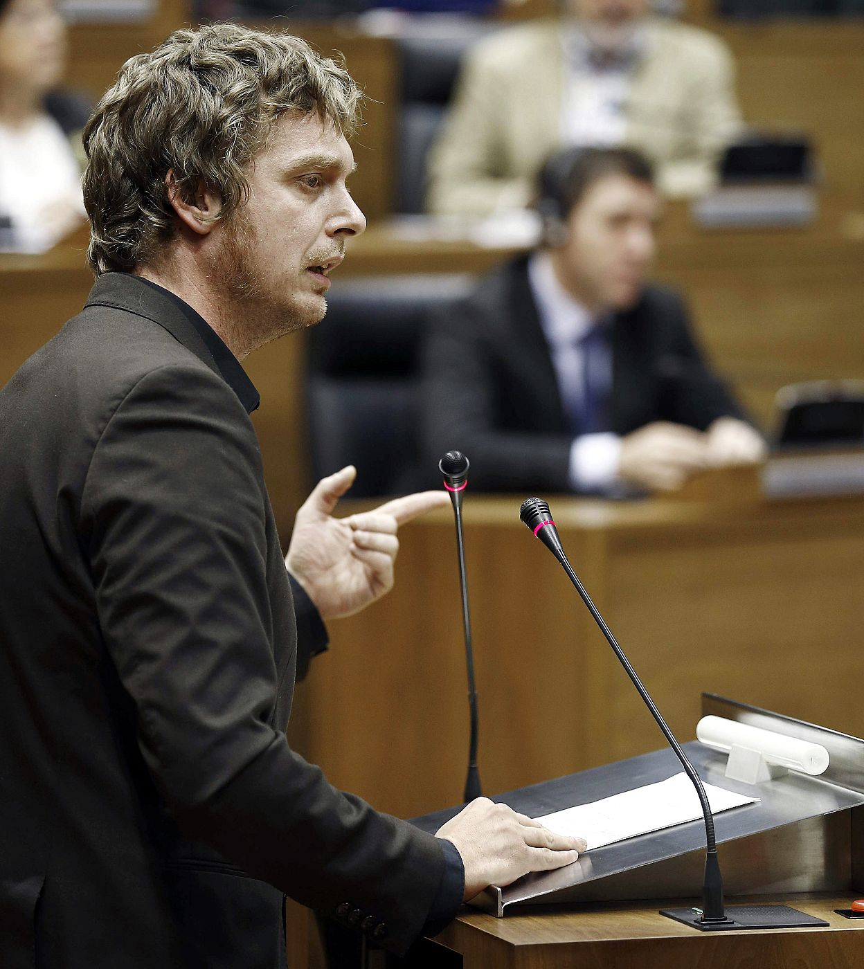 PARLAMENTO APRUEBA UNANIMIDAD INVESTIGAR A CONSEJERA ECONOMIA