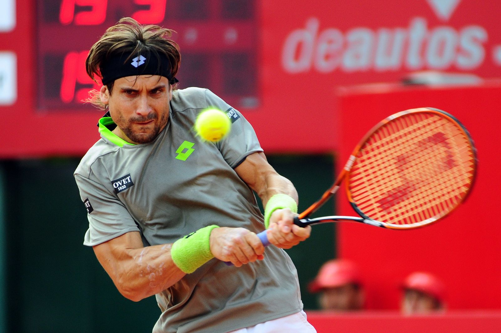 David Ferrer devuelve una bola en su partido con Nicolás Almagro