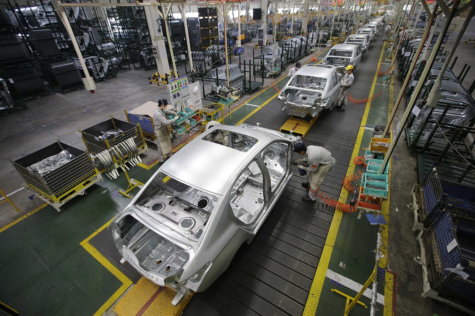 Cadena de montaje de la fábrica de Dongfeng Peugeot Citroen en Wuhan, en la provincia china de Hubei