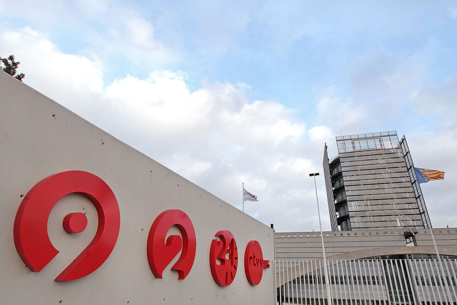 EL CONSELL ANUNCIA EL CIERRE DE RADIOTELEVISIÓN VALENCIANA