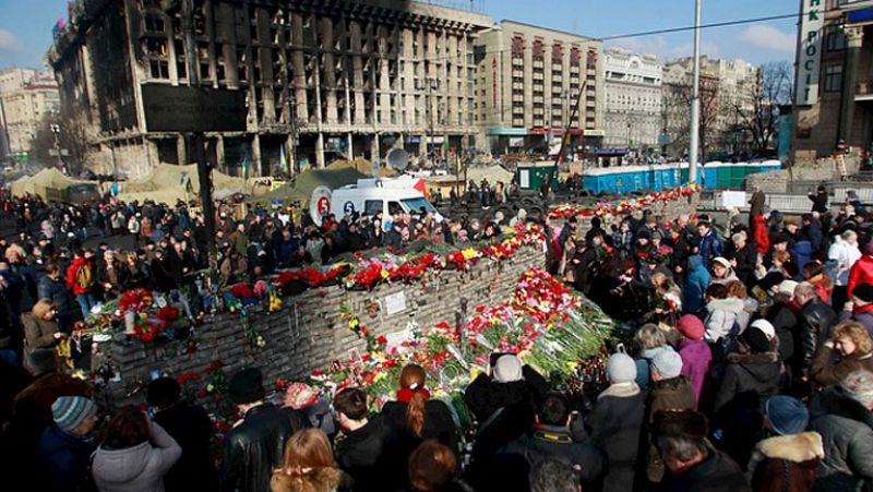 Yanukóvich, en busca y captura por la muerte en masa de manifestantes en Ucrania