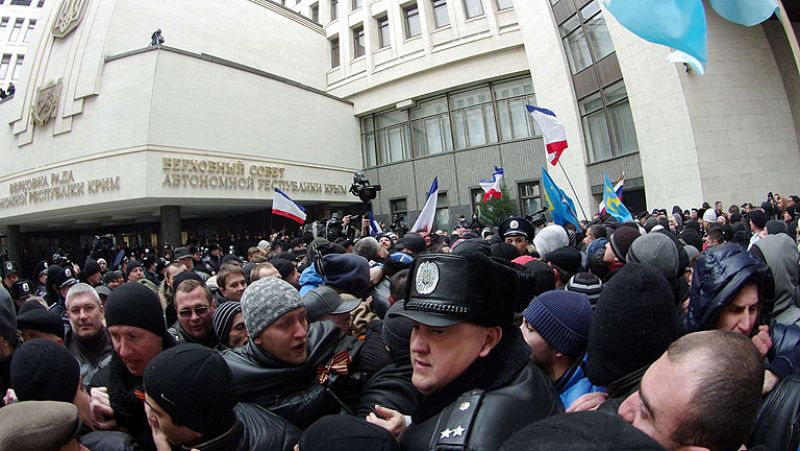 Putin pone en alerta al Ejército mientras Crimea se debate entre Ucrania y Rusia 