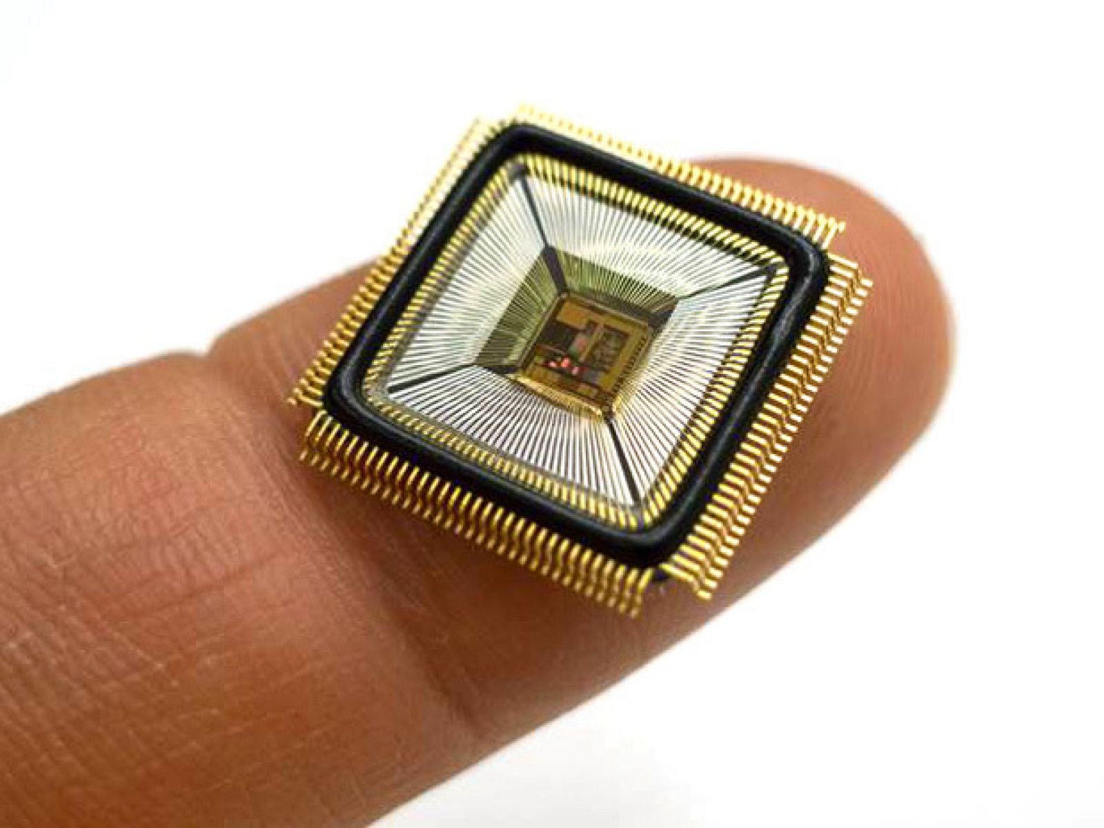 El implante coclear desarrollado por el MIT.