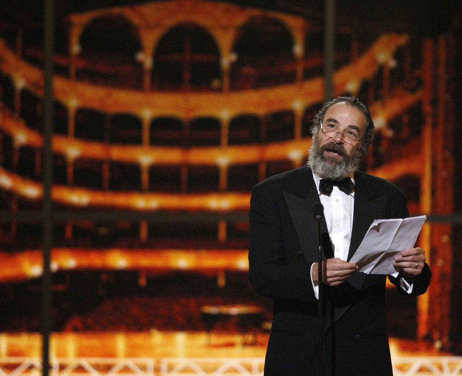 Mandy Patinkin recoge el Tony de honor de Stephen Sondheim