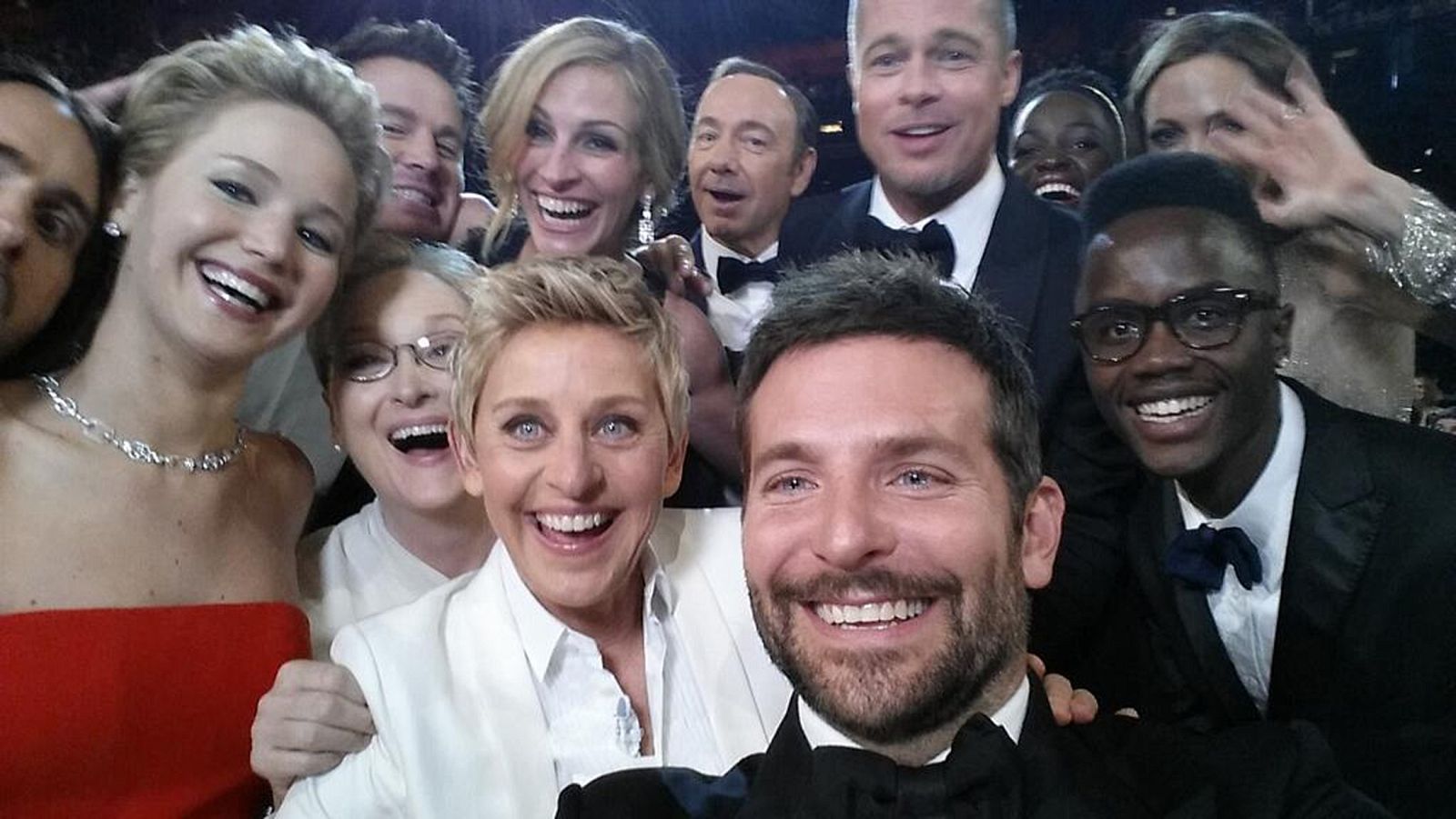 El famoso 'selfie' de Ellen Degeneres en la ceremonia de la 86 edición de los Oscar.