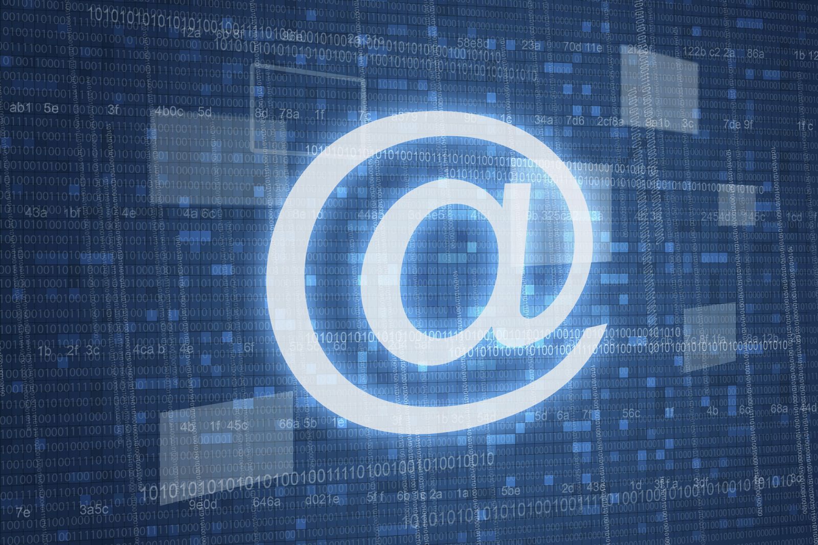 El símbolo de la arroba con fondo digital.