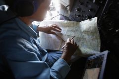 La Policía registra las casas de los tripulantes del avión desaparecido en Malasia