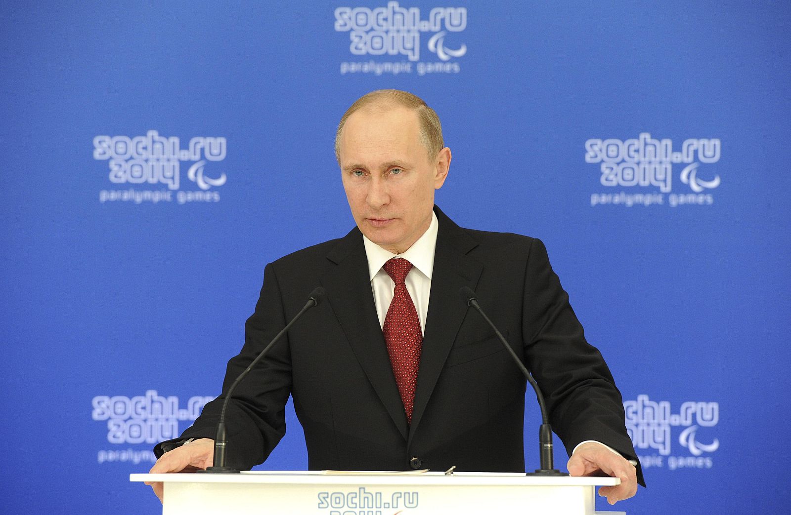 El presidente ruso, Vladimir Putin, habla en Sochi durante un encuentro con los paralímpicos rusos