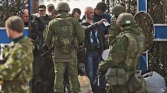 Kiev se plantea ya la evacuación de civiles y militares ucranianos de Crimea