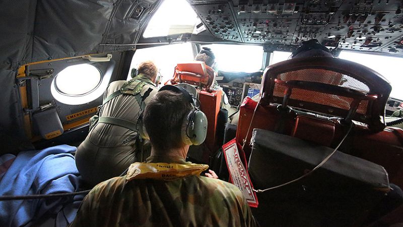 La búsqueda del avión desaparecido en los puntos señalados por Australia no da resultados 