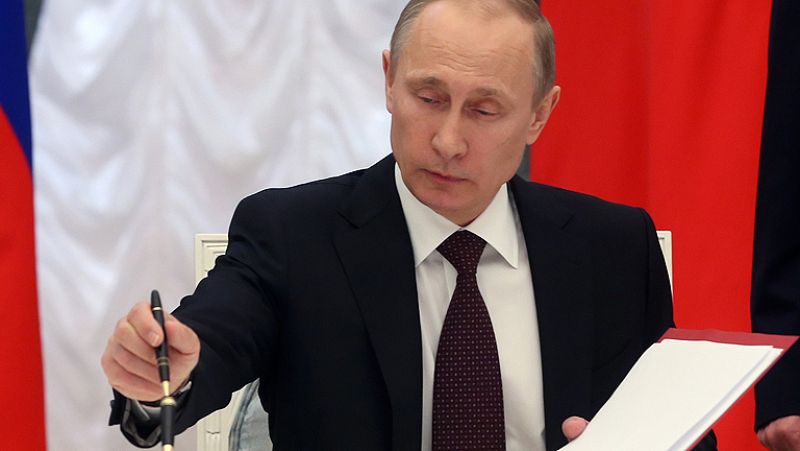 Putin firma la ley que completa la anexión de Crimea por Rusia 