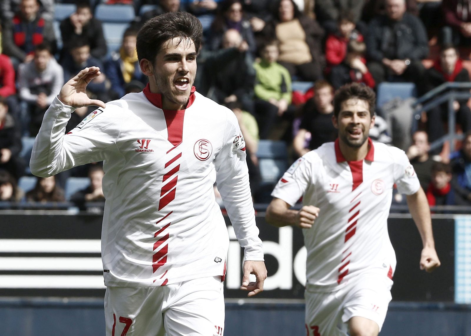 Jairo Samperio (i), celebra el gol conseguido ante Osasuna.