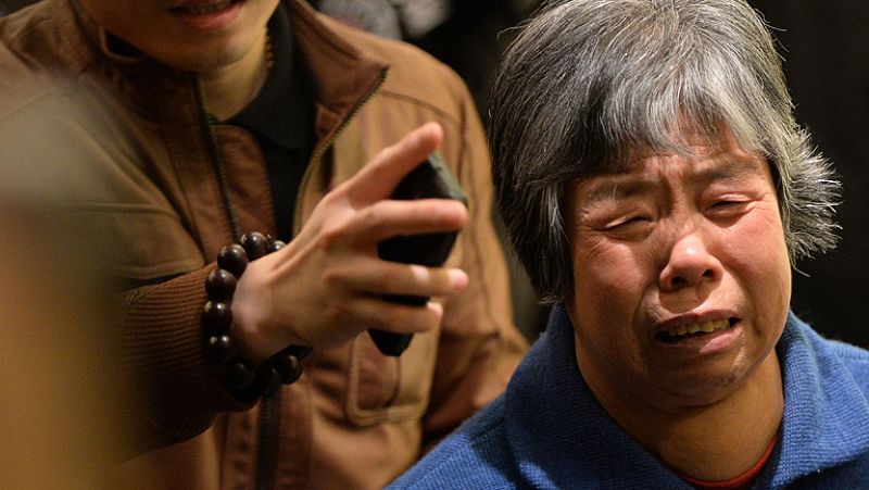 El Gobierno malasio asegura que el avión desparecido se estrelló en el océano Índico