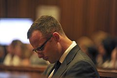 La difunta novia de Pistorius le acusó de ser celoso e irascible con ella
