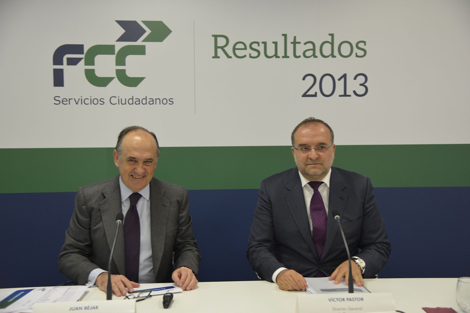 Juan Béjar, consejero delegado de FCC, y Víctor Pastor, director general Financiero del grupo, durante la presentación de los resultados de 2013.