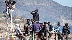 Una treintena de inmigrantes se encarama a la valla de Melilla pero la mayoría vuelve a Marruecos