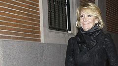 Aguirre se 'da a la fuga' tras ser multada por aparcar en el carril bus de Gran Vía