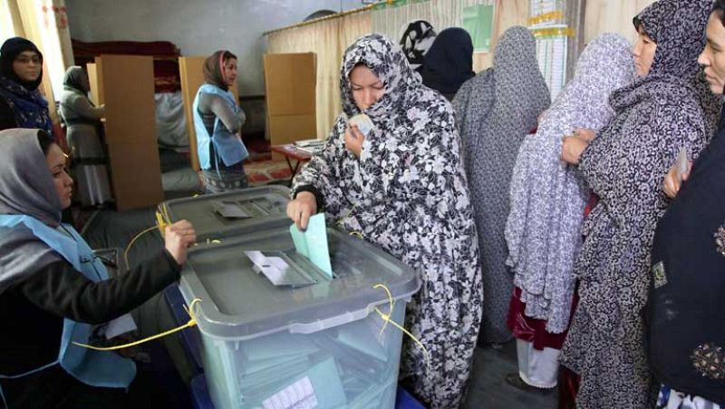 Afganistán celebra una jornada electoral con alta participación e incidentes aislados