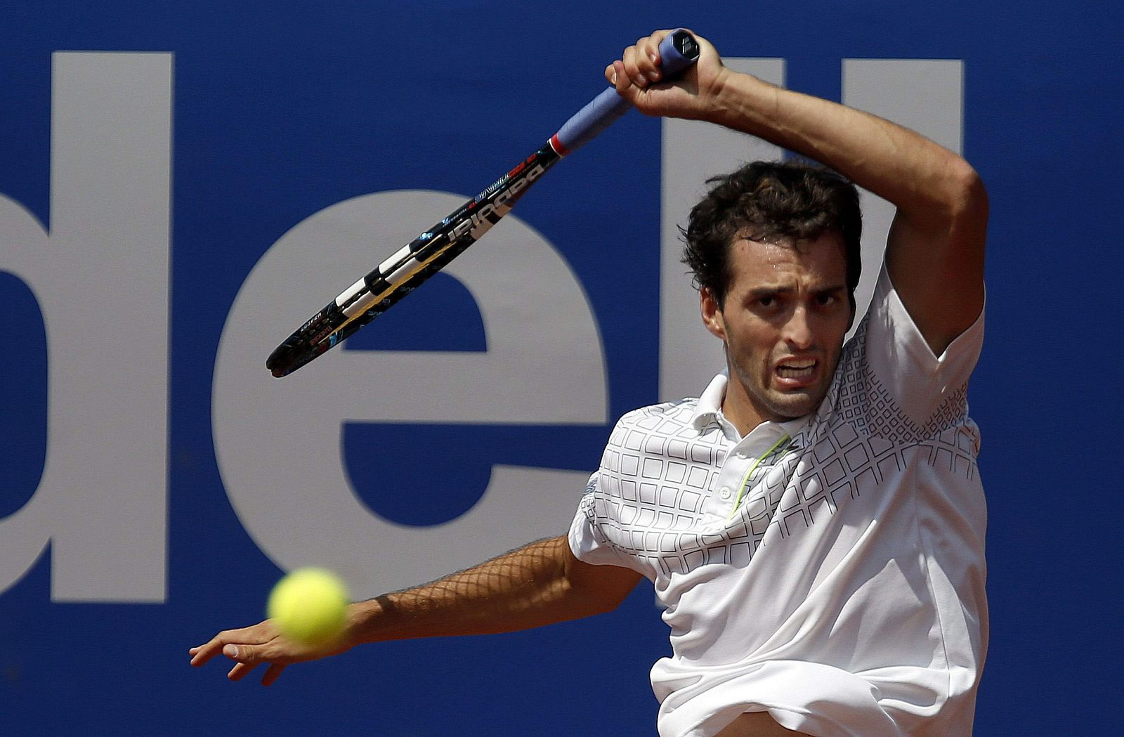 Albert Ramos devuelve la pelota durante el partido jugado contra Nikolay Davydenko.