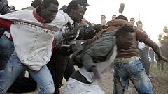 El Gobierno confirma la entrada de 21 inmigrantes en Melilla tras un forcejeo con agentes