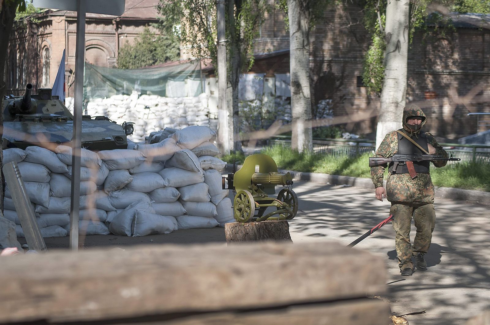 Separatistas prorrusos montan guardia en Slaviansk