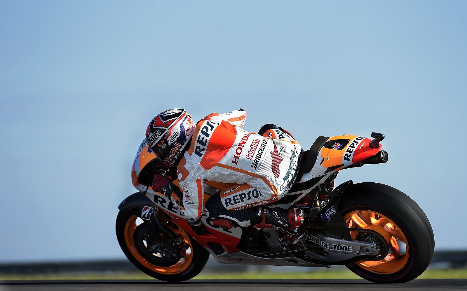 Imagen del piloto Marc Márquez rodando por el circuito de Termas de Río Hondo.