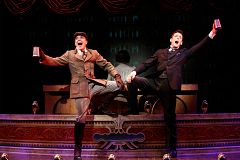 'A Gentleman's Guide to Love and Murder' y 'Hedwig', favoritas en los premios Tony
