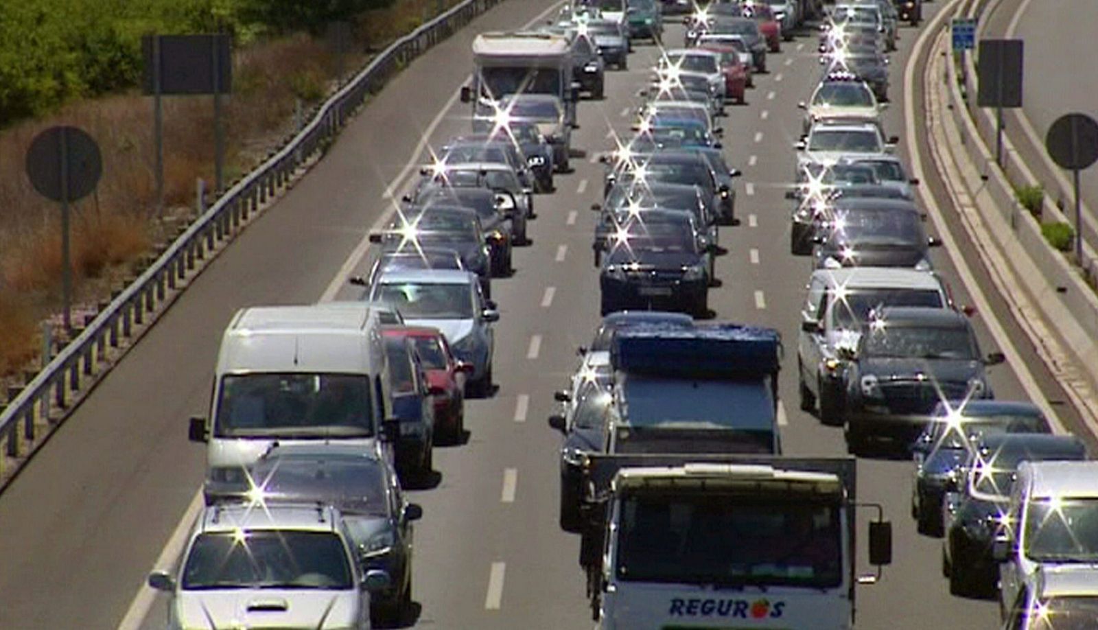 Las carreteras de Valencia registran ya retenciones debido al regreso del puente festivo del Primero de Mayo.